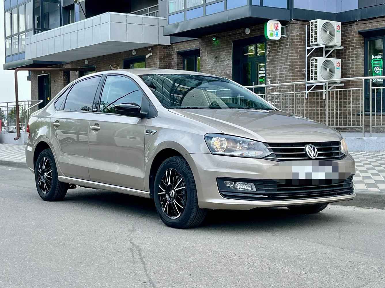 VOLKSWAGEN POLO 2018 — фото 1